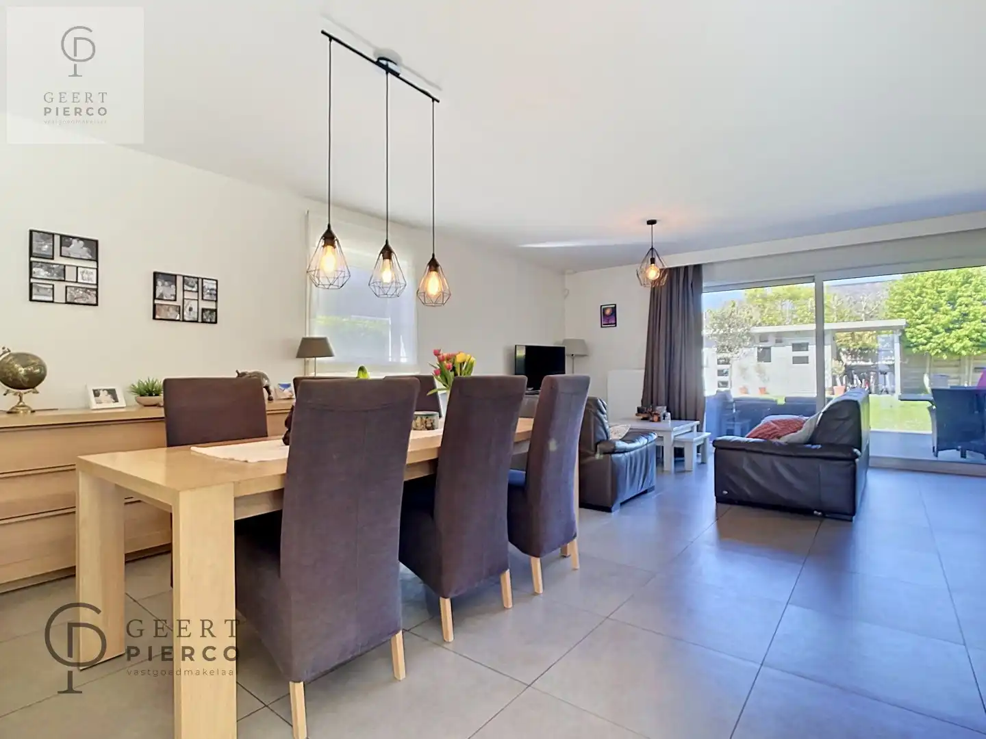 Knappe Villa in residentiële woonwijk foto 4