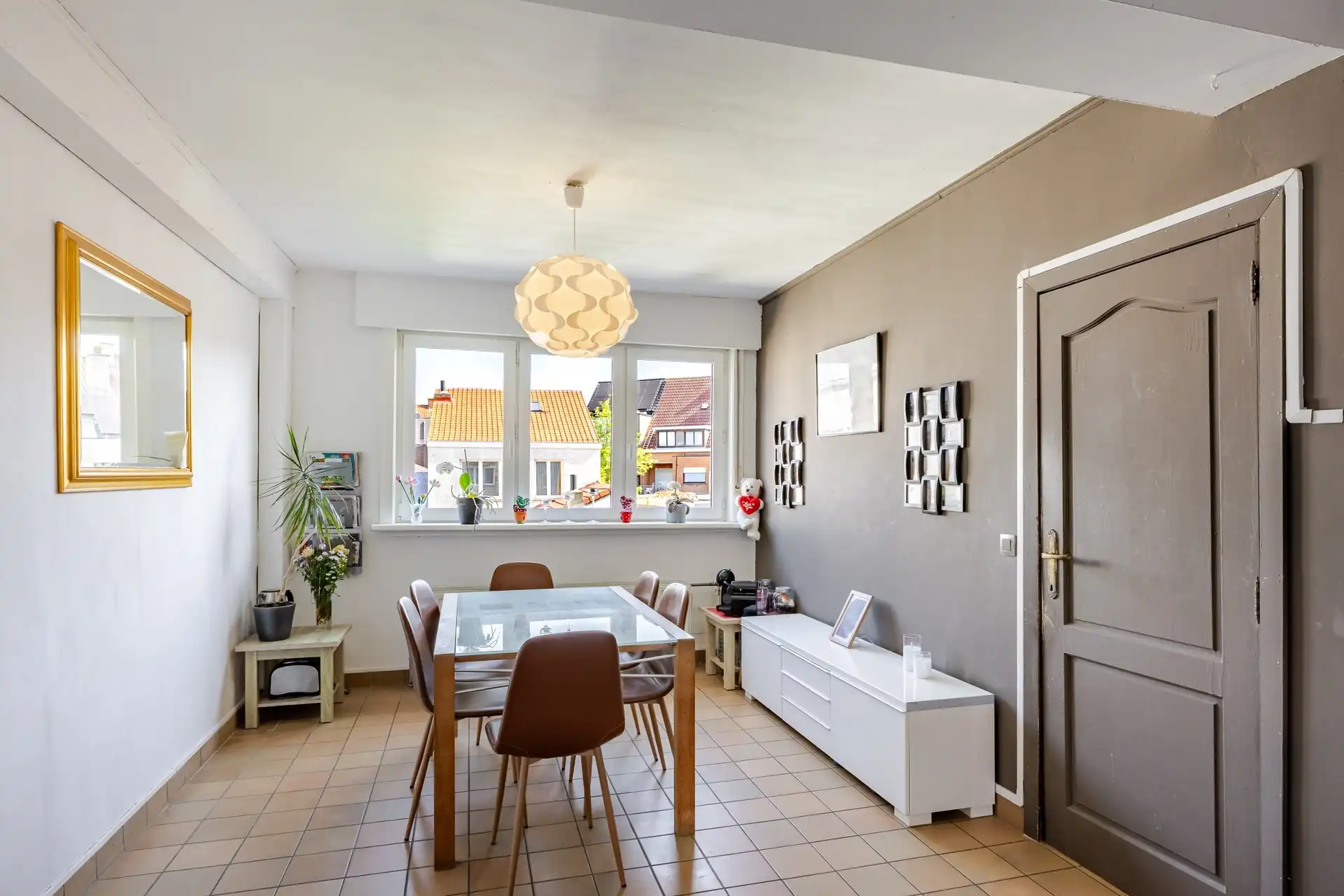 Ruime gezinswoning (225 m²) met 6 slaapkamers, garage en zonnige tuin in Oostende  foto 5