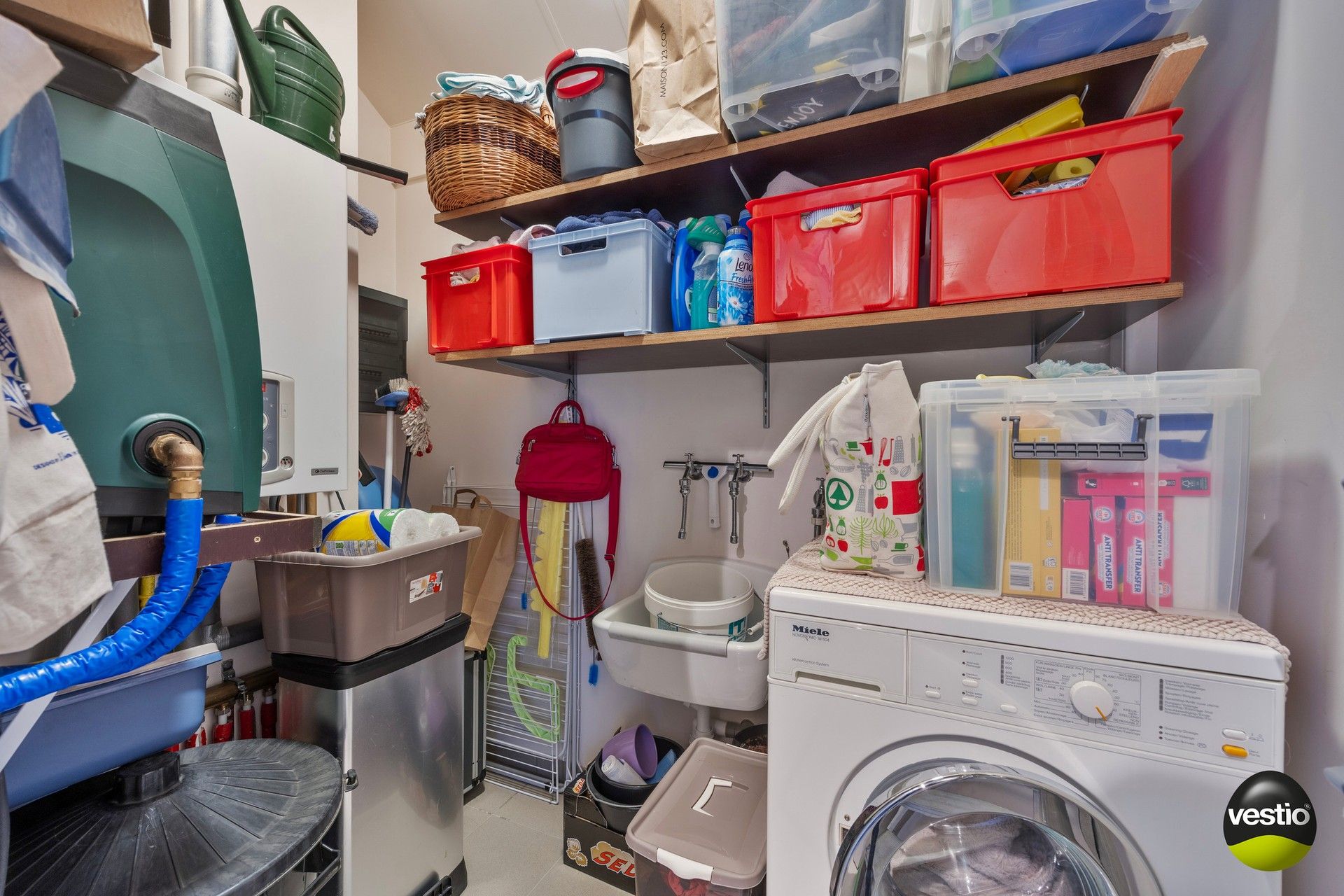 Tof, instapklaar dakappartement met 2 slaapkamers, zonneterras en parking! foto 14