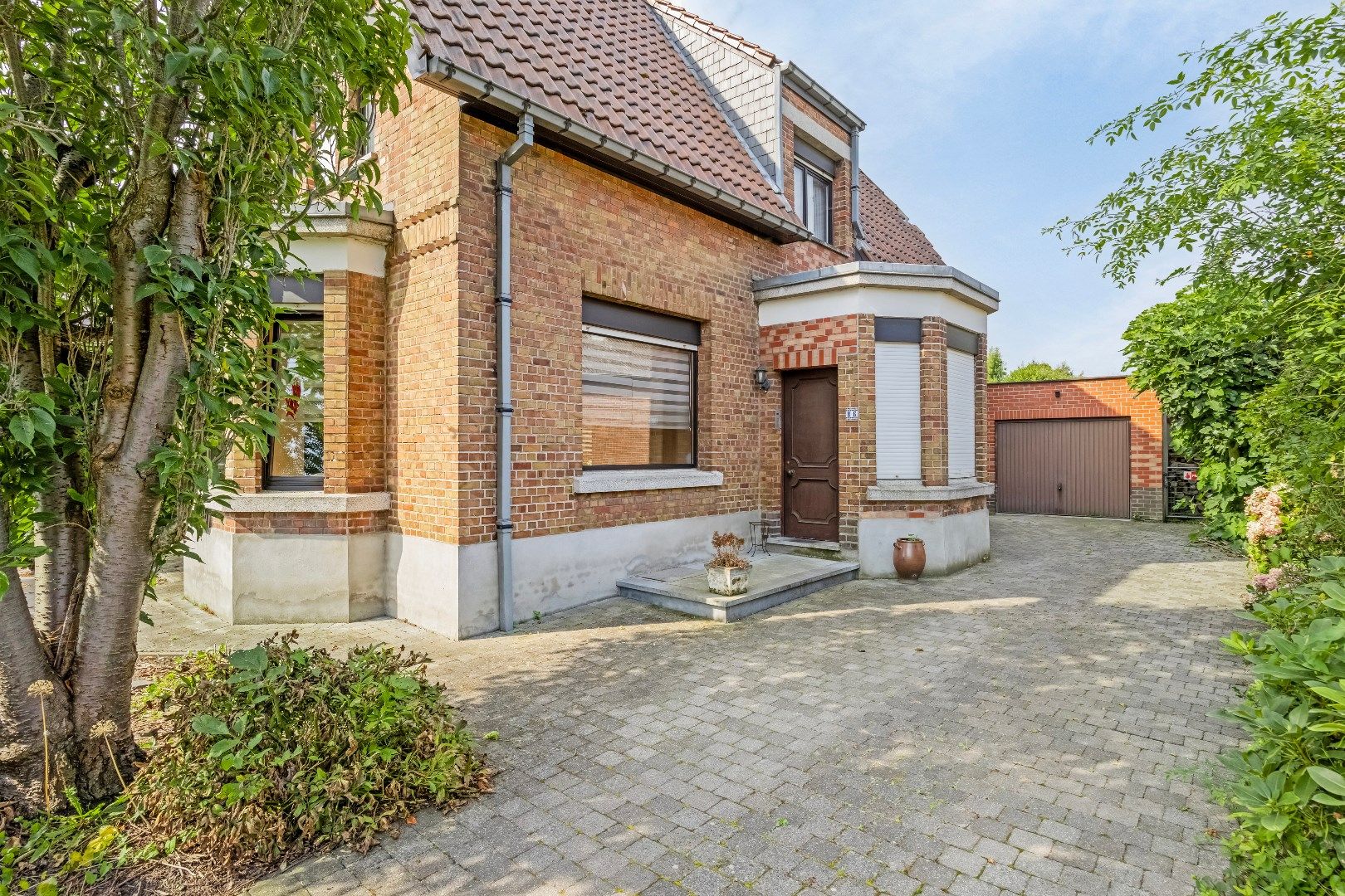 Instapklare woning met 4 slpks, garage en tuin te Sint-Pieters-Leeuw foto 22