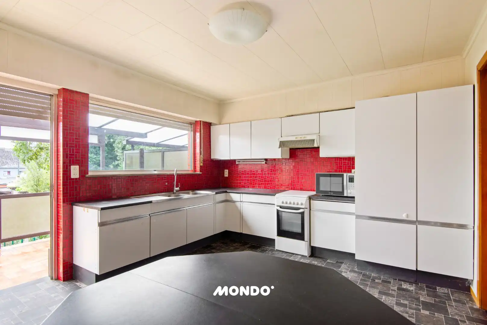 Ruime woning met 2 slaapkamers, garage, twee terrassen en tuin  foto 7