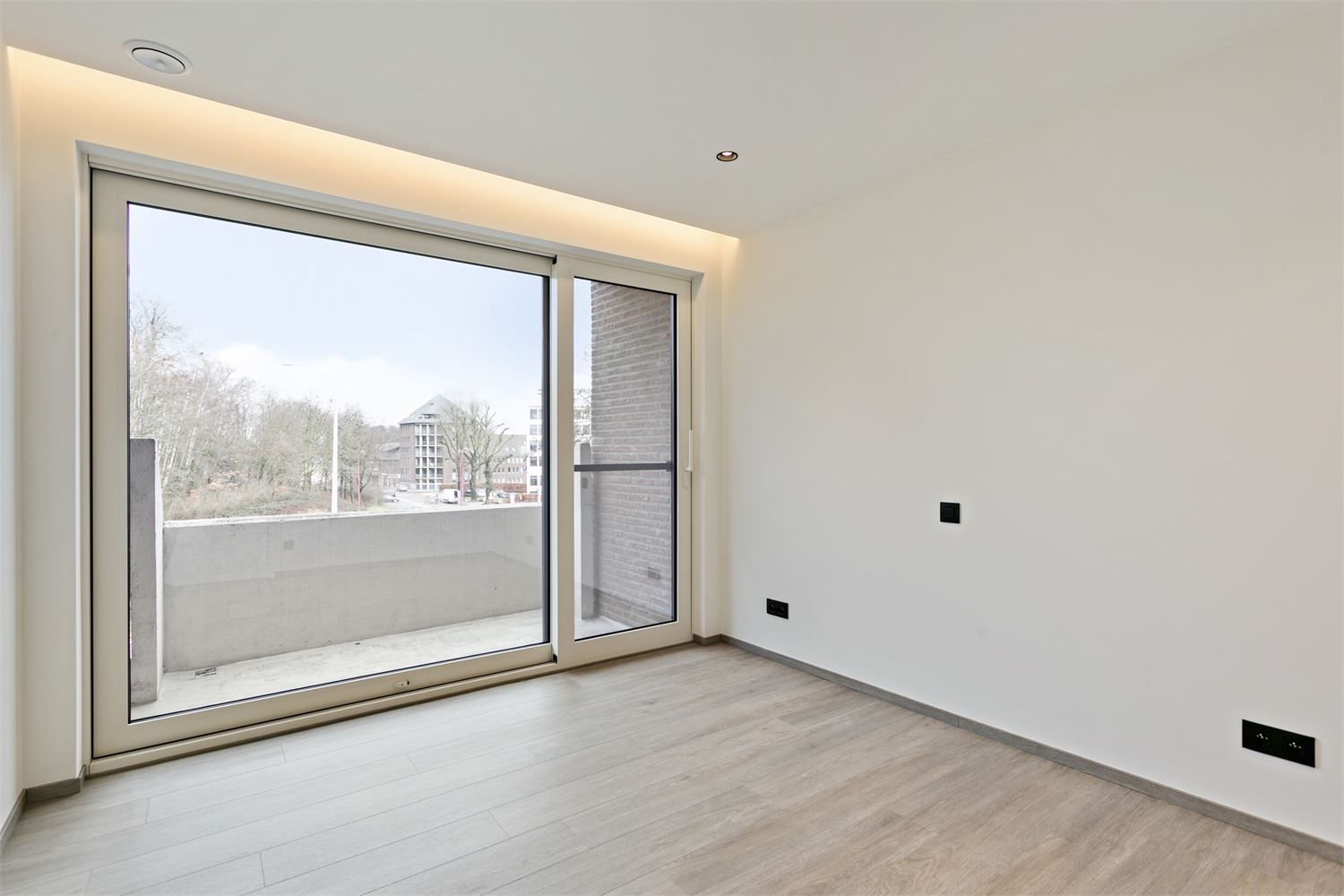 LUXUEUS APPARTEMENT MET 2 SLPKS TE DIEST! foto 15