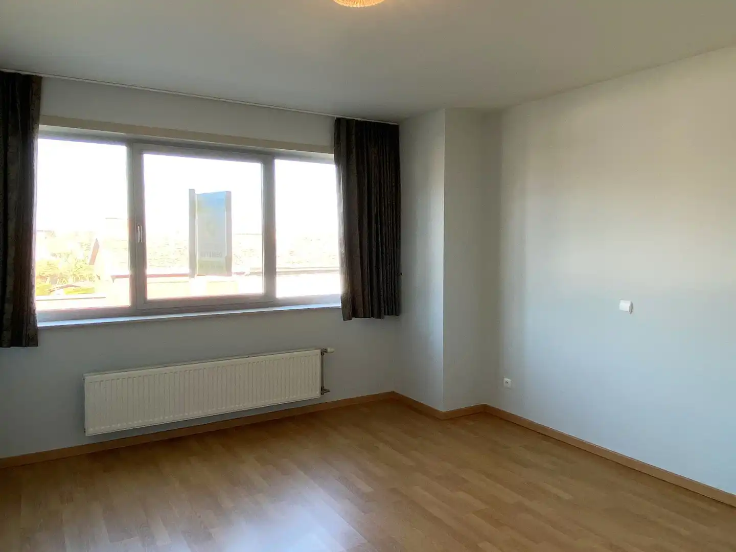 INSTAPKLAAR APPARTEMENT MET 2 SLPKS + STAANPLAATS EN KELDERBERGING foto 8
