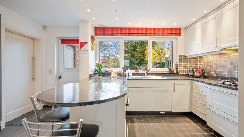 Ruime woning van 256m² op 10 are 32 ca foto 13