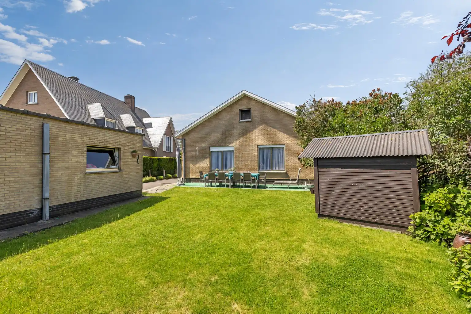 Te renoveren bungalow met zonnige tuin op toplocatie foto 17