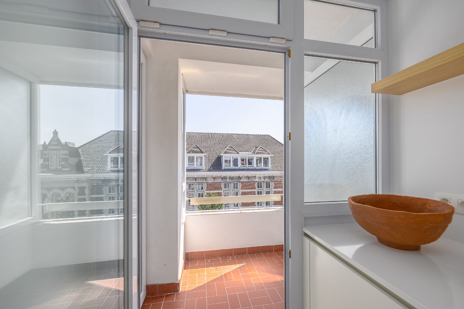 Gerenoveerd twee slaapkamer appartement op centrale ligging foto 8