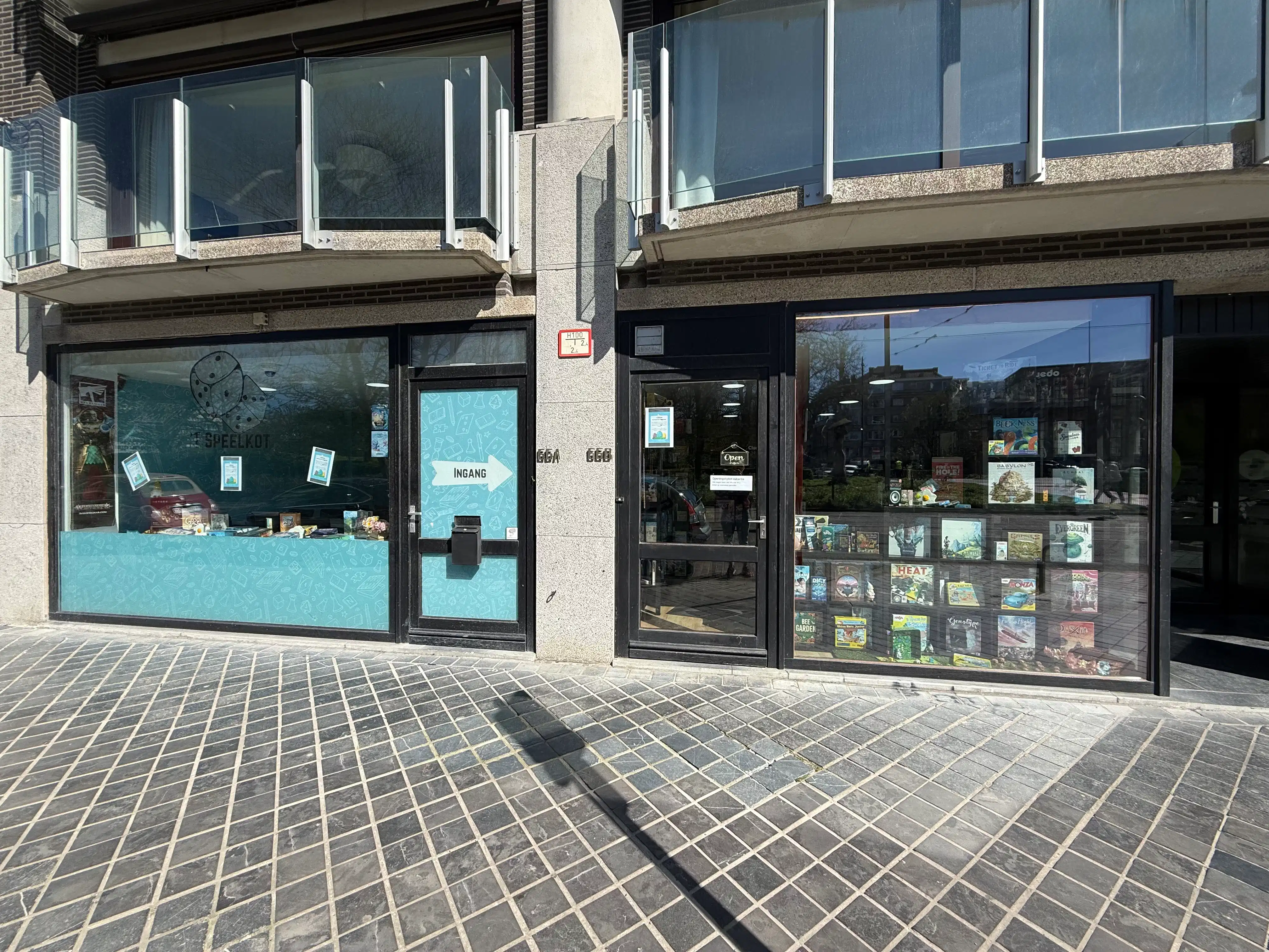 Handelsgelijkvloers 131m² foto {{pictureIndex}}