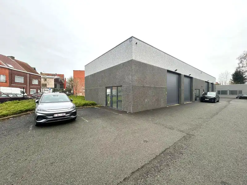 Magazijnruimte van 147 m² met 2 parkings – Sint-Amandsberg foto {{pictureIndex}}