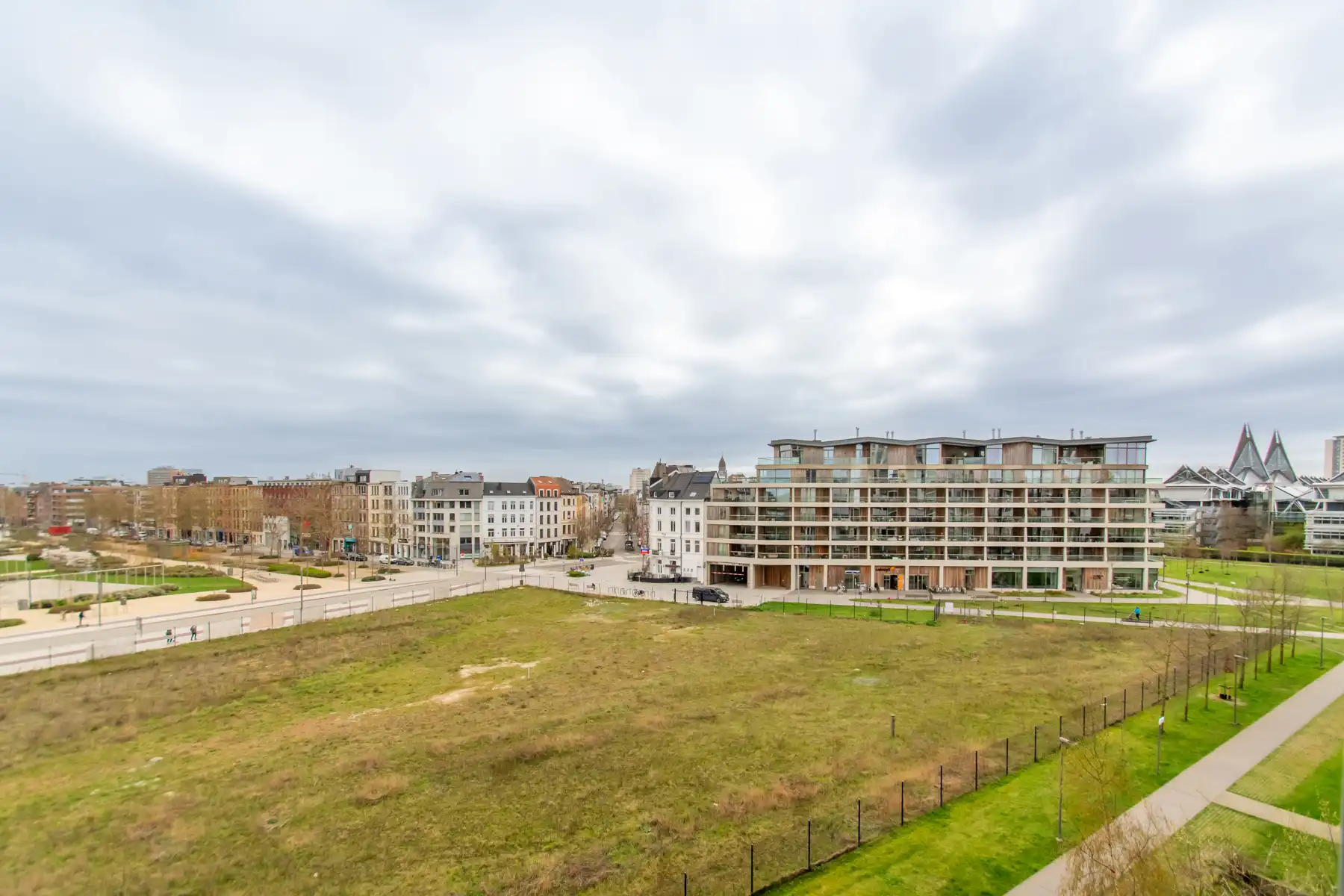 Mooi 1-slaapkamer appt met prachtig TERRAS foto {{pictureIndex}}