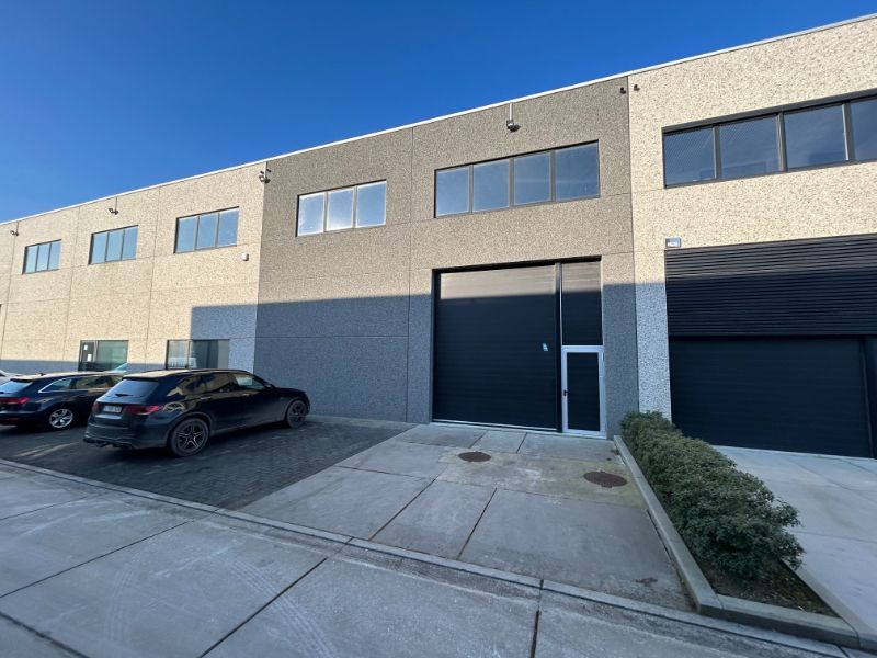 Recent magazijn van 216 m² op toplocatie in Sluis Eke foto {{pictureIndex}}