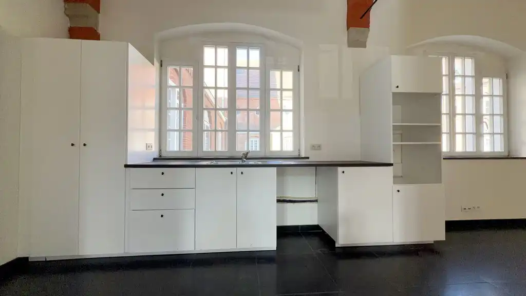 Uniek gelijkvloers kantoor te huur in Capucienenklooster te Aalst foto 9