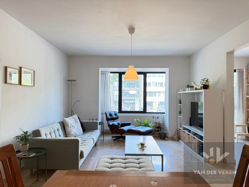 Stijlvol appartement met riant terras en 2 SLPK in hartje Hasselt foto 7