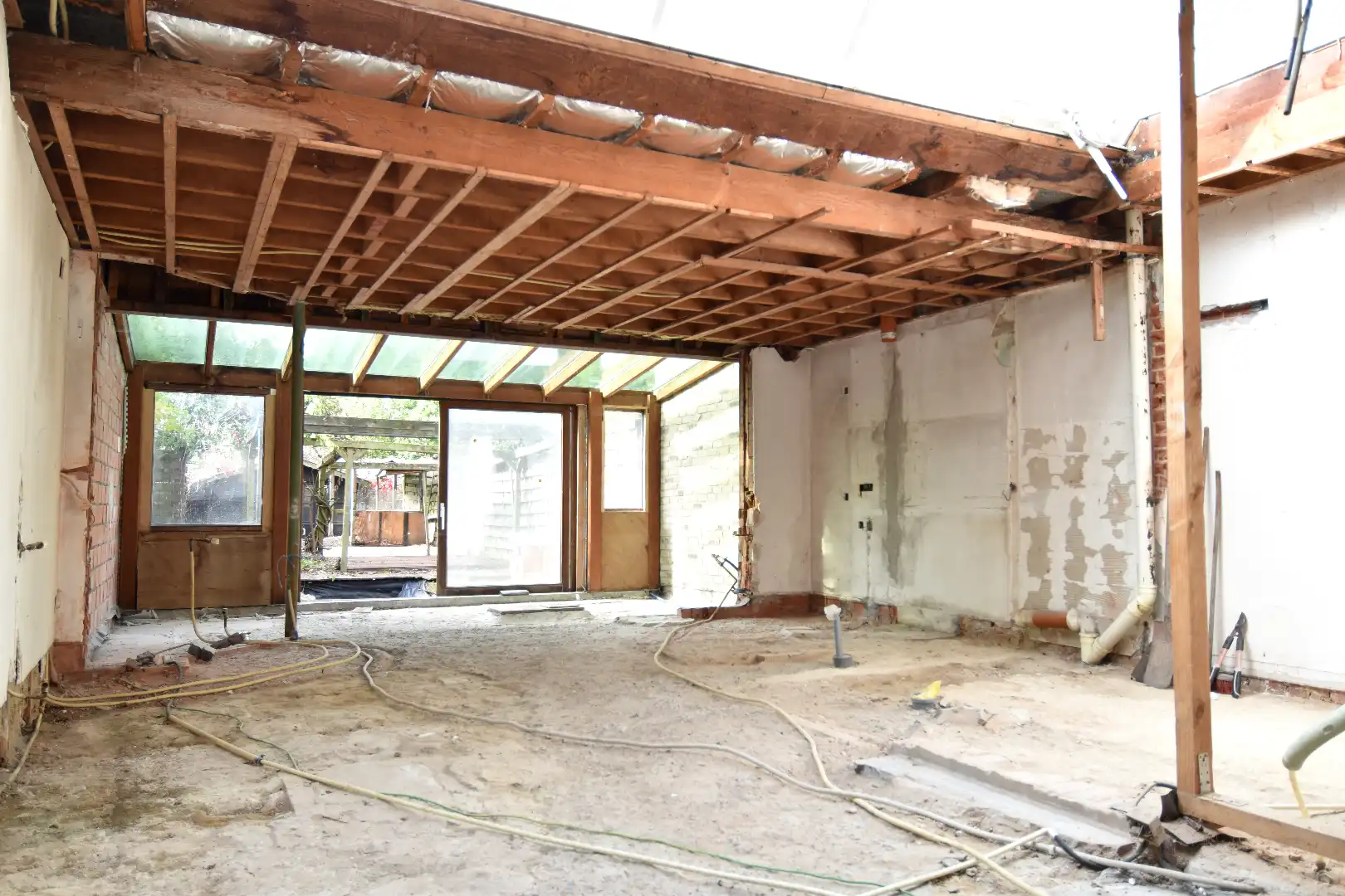 Te renoveren gezinswoning met 3 slaapkamers in een toffe buurt te Roeselare foto 4