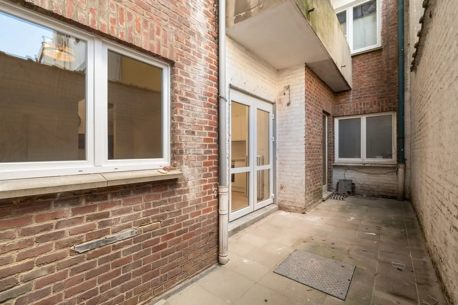 Volledig gerenoveerd gelijkvloersappartement met privatieve koer op topligging tussen het Brugmannplein en het Kasteleinsplein foto 10