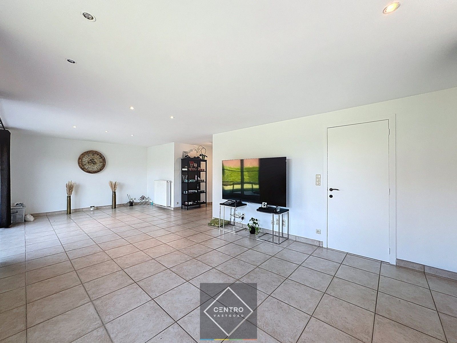 Instapklare lichtrijke VILLA met 3 slpks, garage en leuke tuin! foto 4