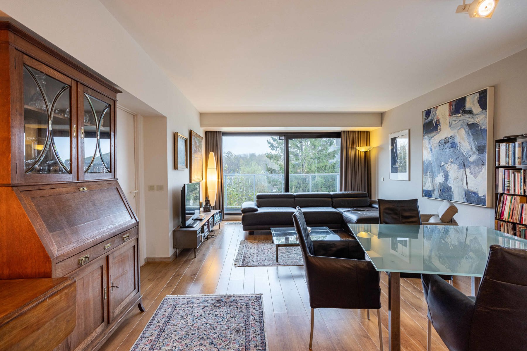 Ruim en lichtrijk duplexappartement met garagebox foto 2