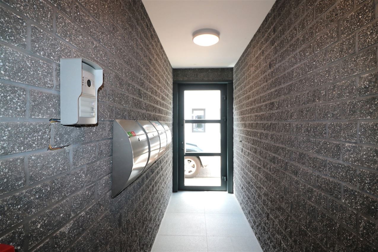 Triplex met groot zuidterras, garage, nabij E314 foto 45