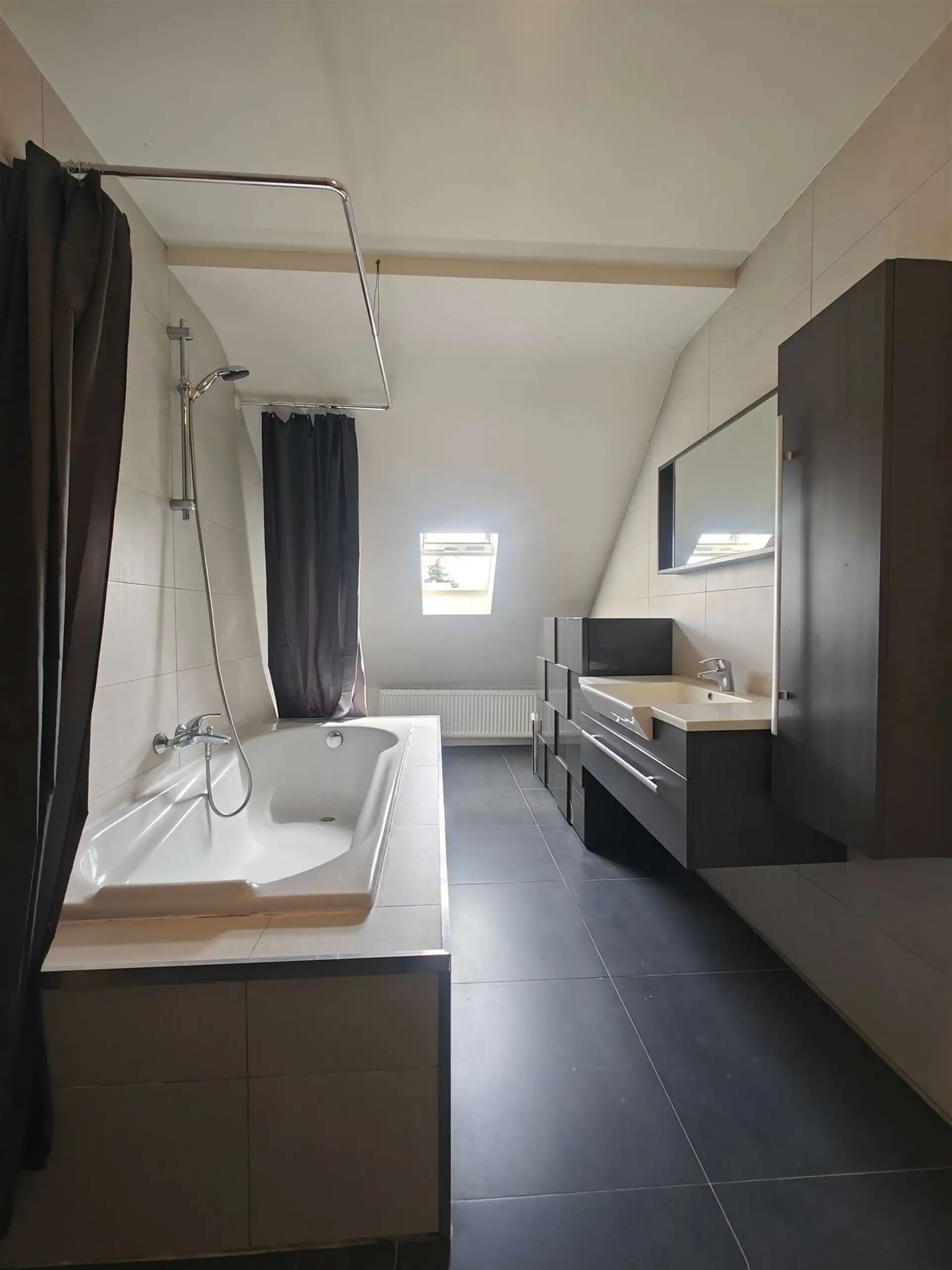 Duplex appartement voorzien van 2 slaapkamers en een aparte garage foto 14