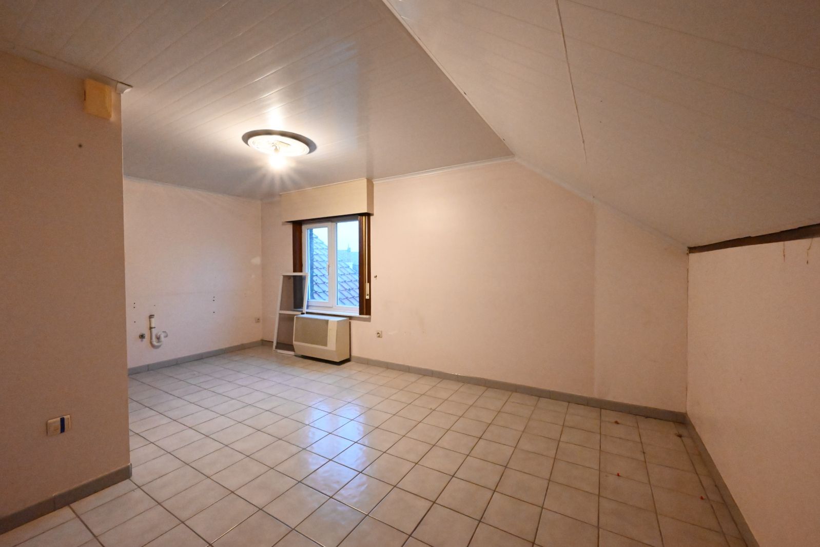 Ruime gezinswoning met 4 slaapkamers in het hartje van Staden! foto 16