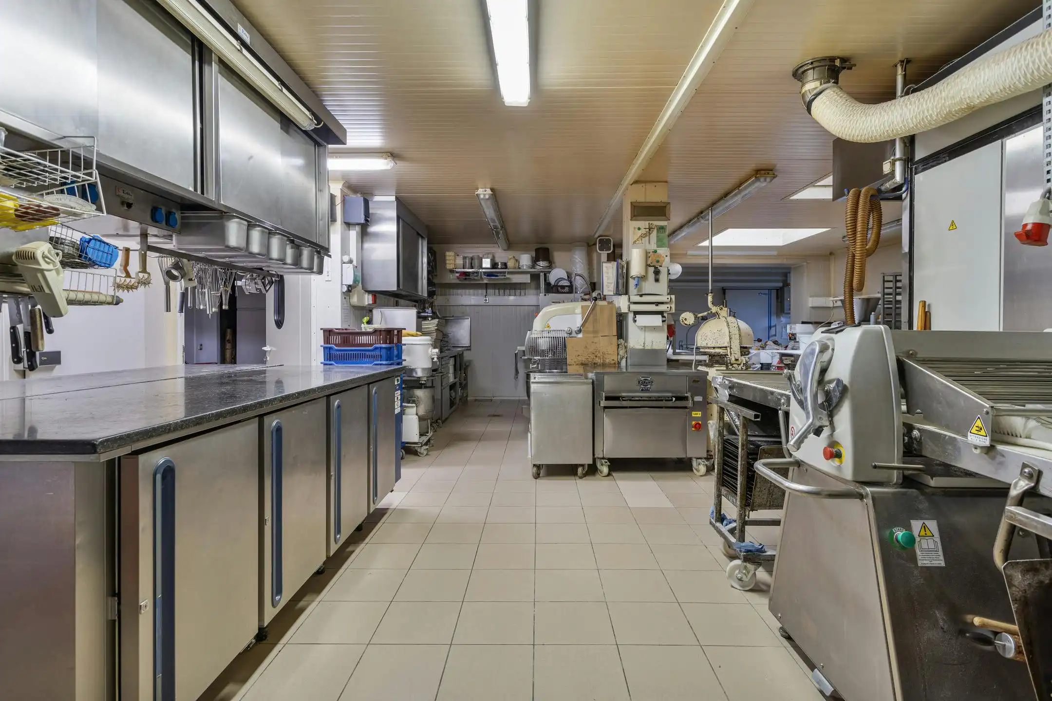 Centrumwoning met handelsruimte te koop in Beveren-Leie foto 13