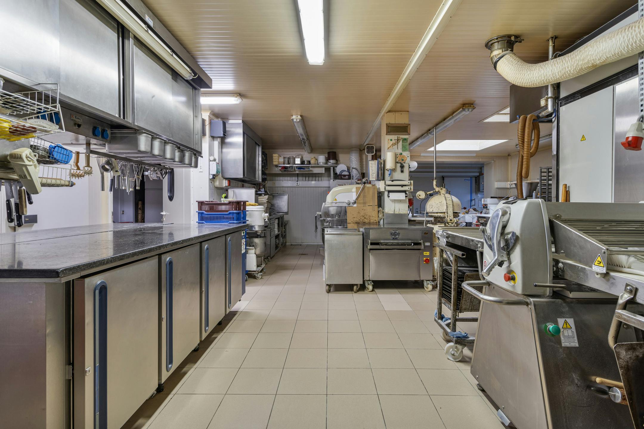 Centrumwoning met handelsruimte te koop in Beveren-Leie foto 13