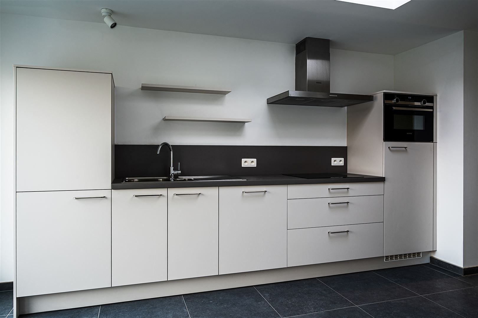 Woning met 3 slpk en uitweg achteraan foto 3