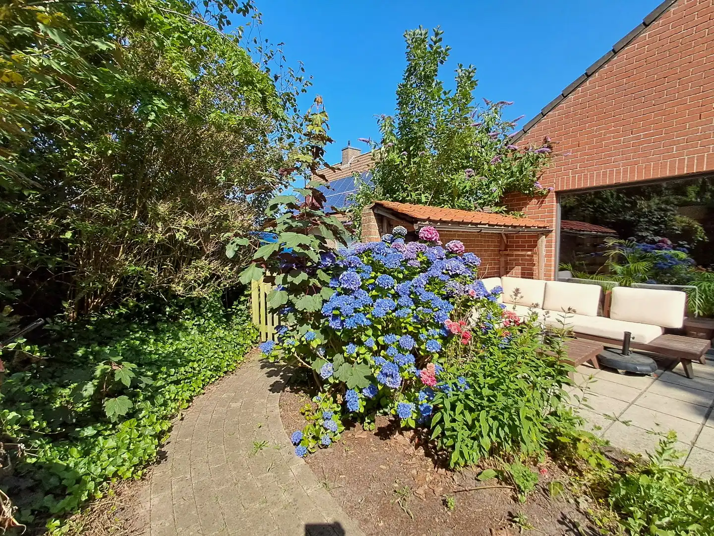 Ruime alleenstaande woning in een rustige wijk te Sijsele. foto 16