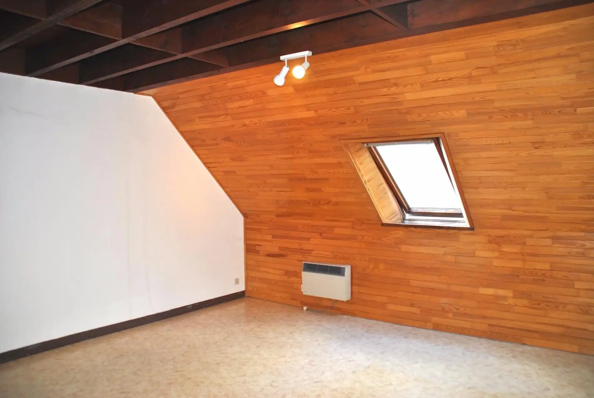 Zeer ruim duplex-appartement met 3 slaapkamers! foto 4