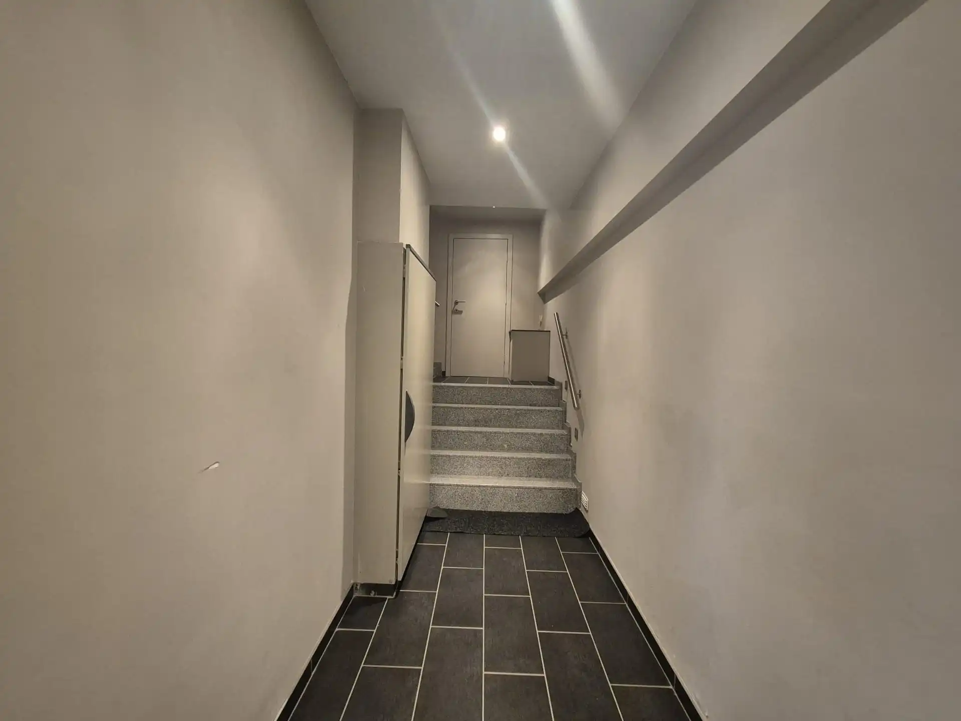 Instapklaar lichtrijk appartement met dakterras boven bakkerij “Hoste”. foto 25