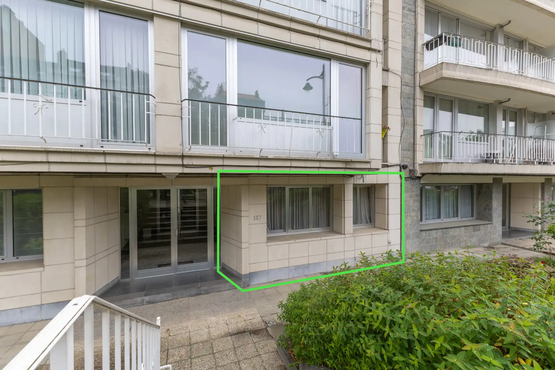 Gunstig gelegen gelijkvloers appartement met kelder foto 2