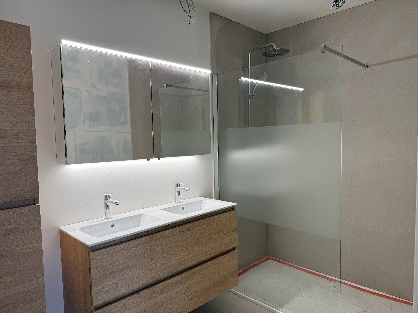 Instapklaar 2-slpk appartement met terras, autostplts en kelder foto 8