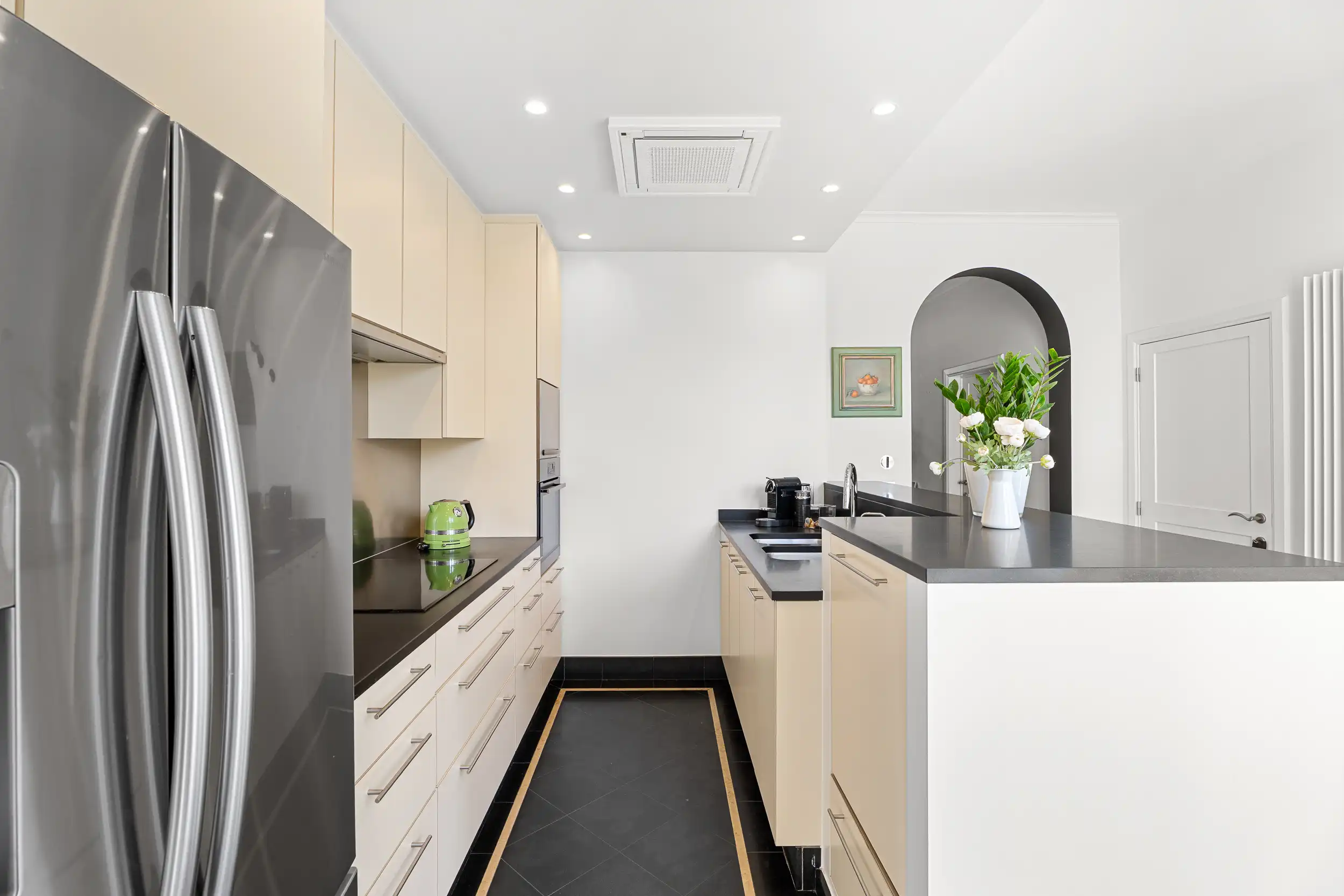 Karaktervolle burgerhuis op enkele passen van Zimmerplein foto 5