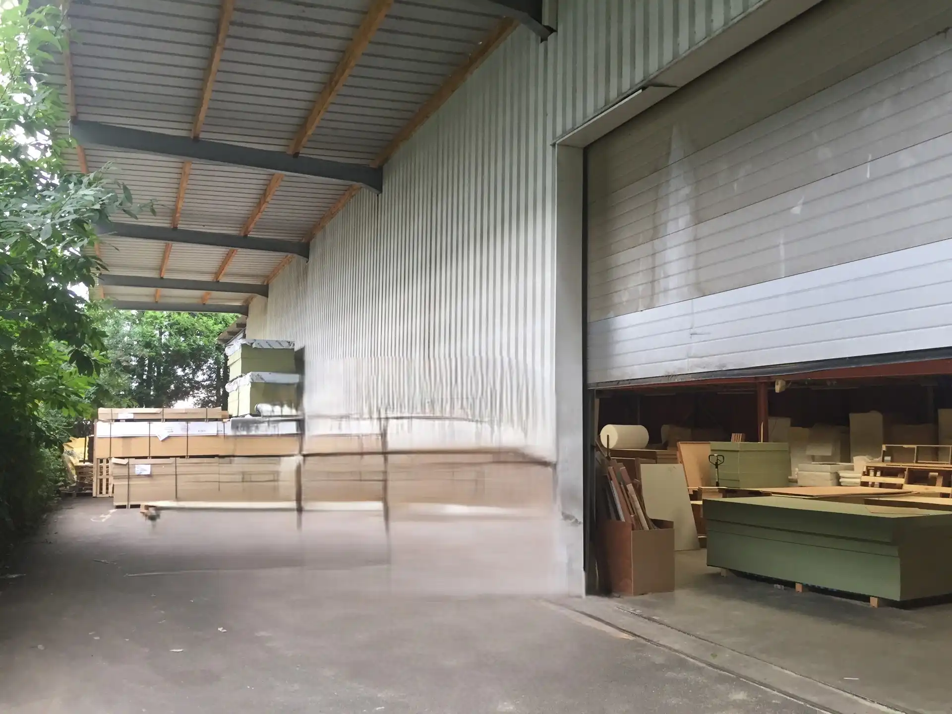 Polyvalent magazijn met gelijkvloerse showroom en kantoren foto 9