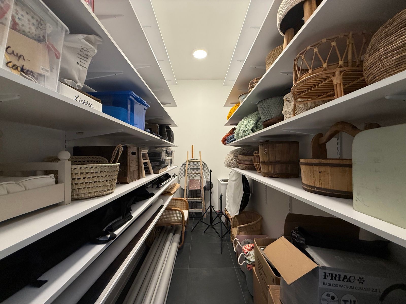 Perfect afgewerkt industriepand met kantoor en loods foto 21