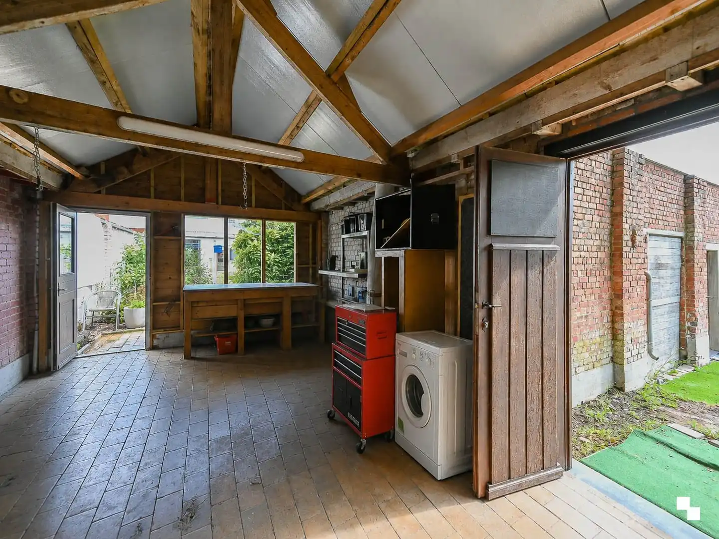 Ruime, volledig gerenoveerde woning met tuin nabij centrum Izegem foto 17