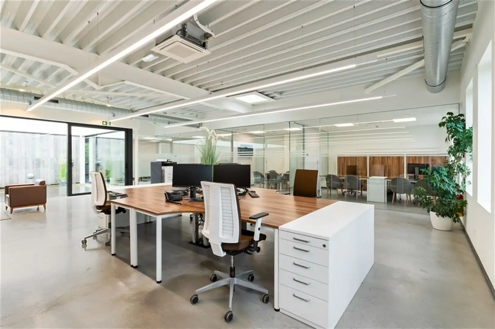 Moderne instapklare kantoren te huur foto 7