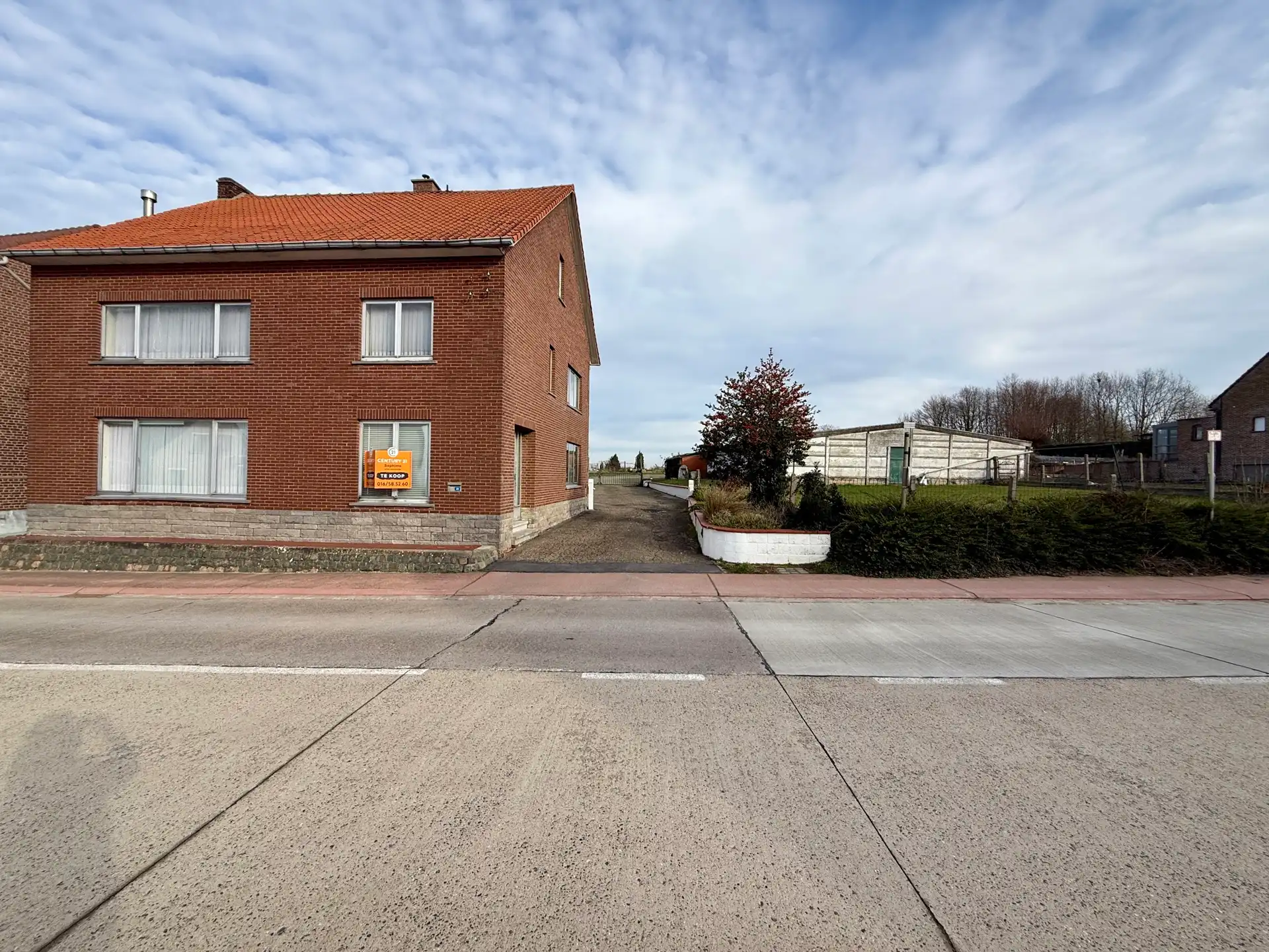 Hoofdfoto van de publicatie: Prachtig gelegen woonst met ontwikkelingspotentieel 