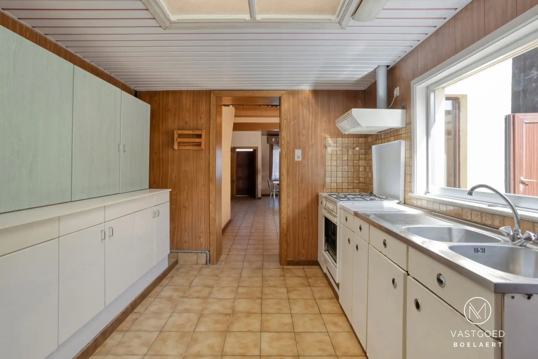 Te renoveren halfopen woning met zonnige tuin in rustige straat nabij Aalst foto 6