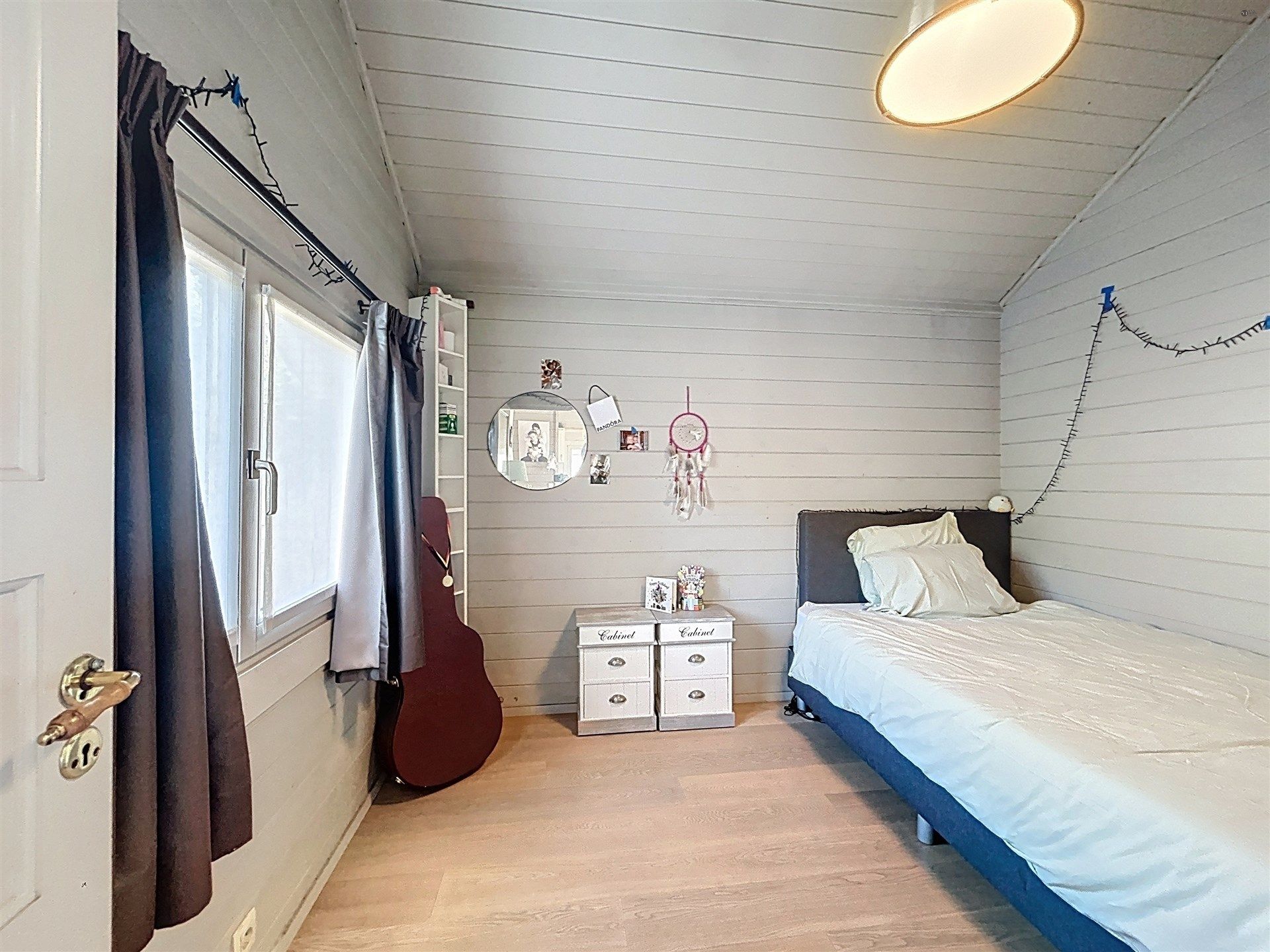 Charmante en zeer degelijke chalet met een ruime handige berging en carport. foto 10