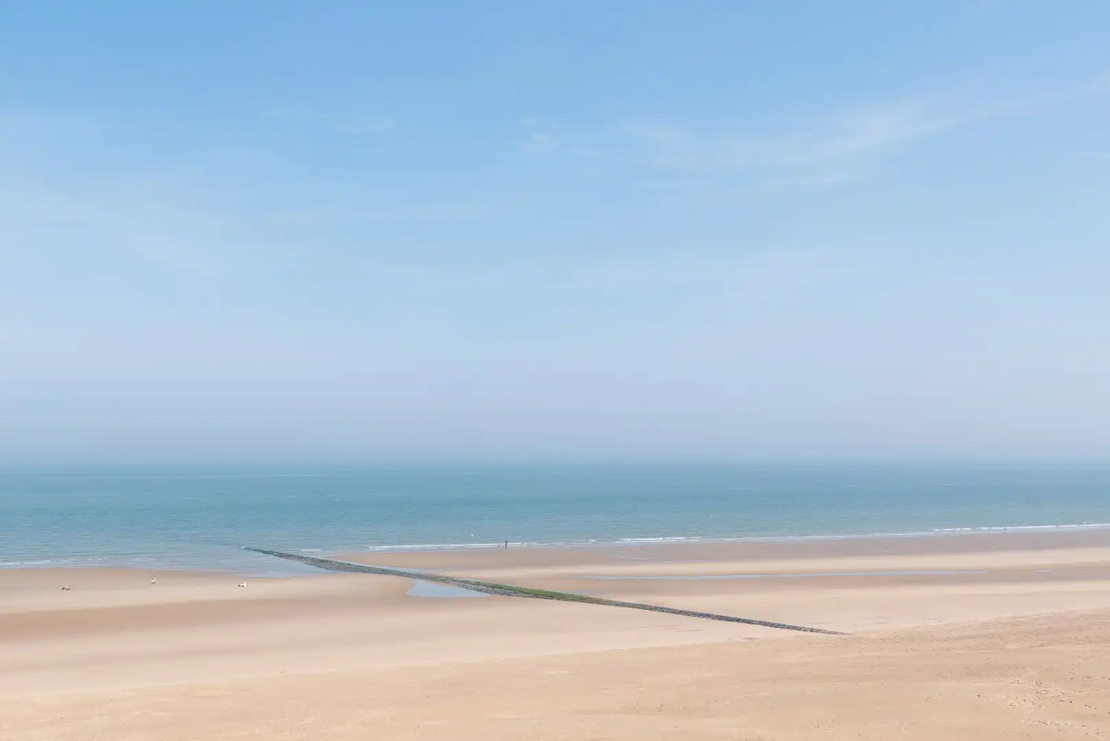Lichtrijk appartement met panoramisch zeezicht aan de kust foto 20
