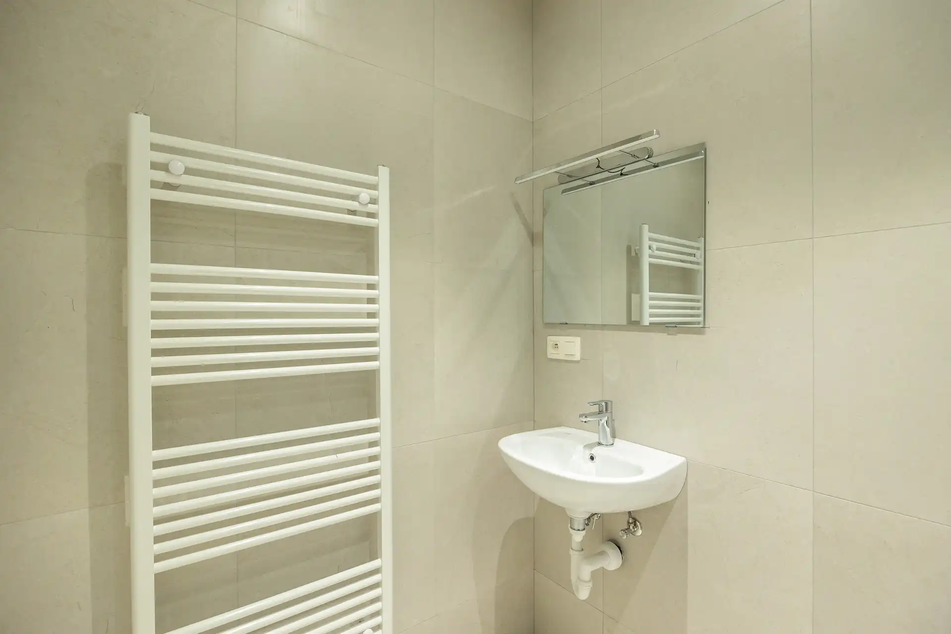 Gerenoveerd glvl met 2 slaap- en badkamers, terras en tuin foto 7