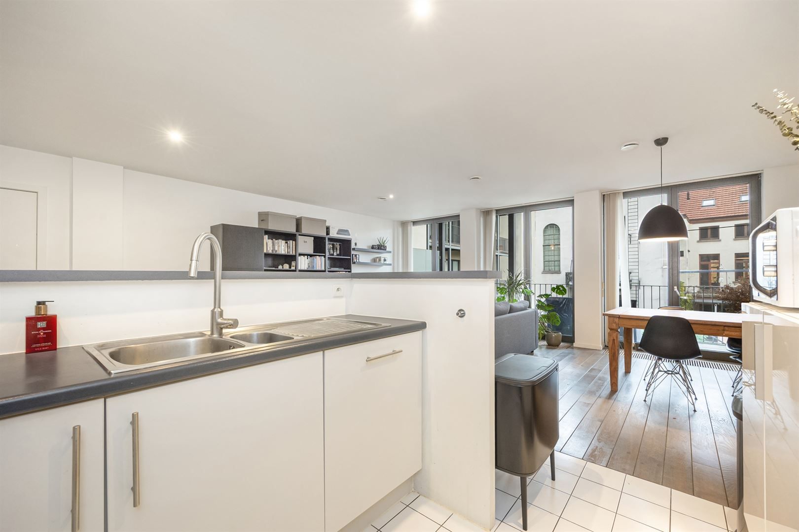 Trendy appartement met terras in historisch stadscentrum foto 8