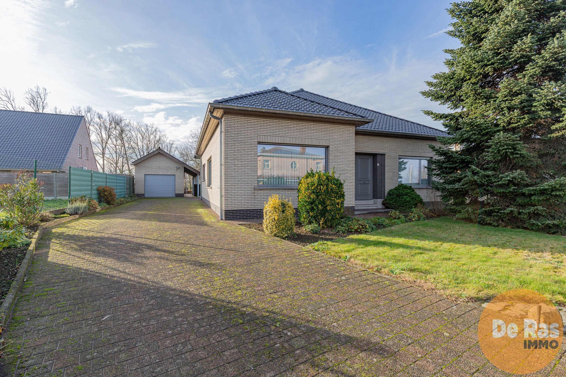 HERZELE - Verzorgde bungalow op een gunstige ligging foto 2