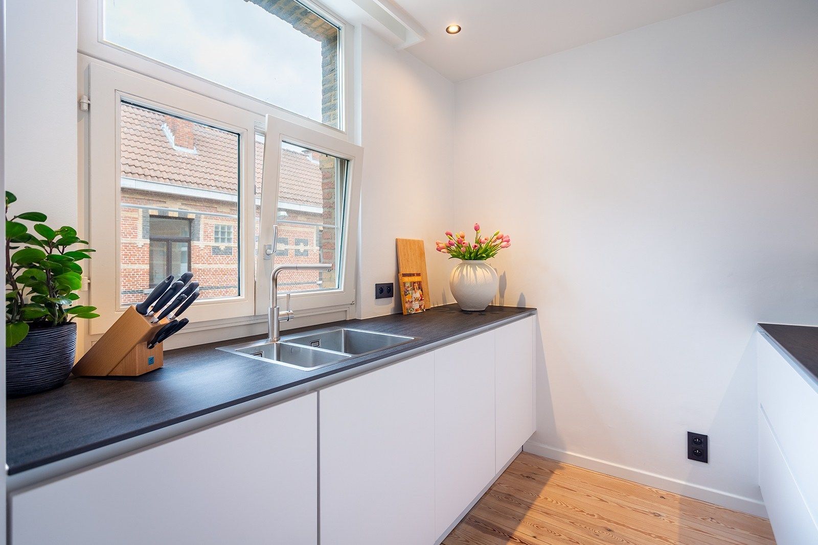 Instapklaar karakterpand in autoluwe Spaarstraat foto 10