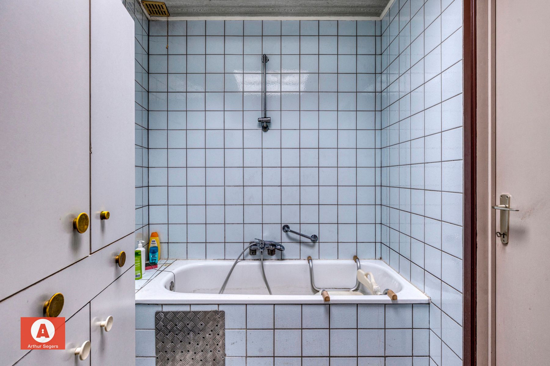 Te renoveren half-open bebouwing op gunstige ligging foto 13
