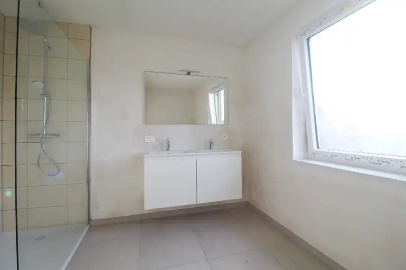 Ruime nieuwbouwwoning te Kortrijk foto 11
