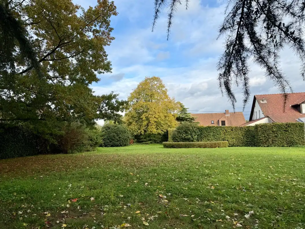 Prachtige ZW gerichte bouwgrond van 941 m² met volwassen tuin. foto 5