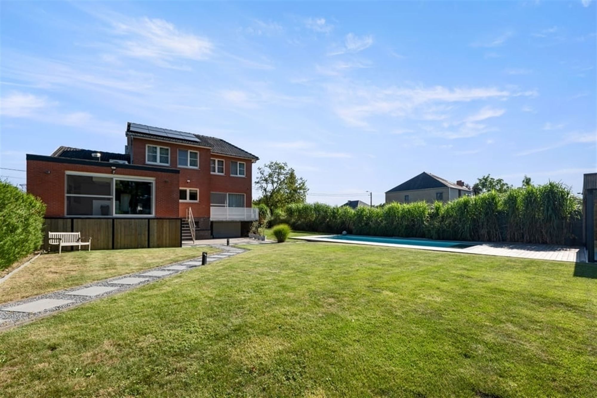 PRACHTIGE GEZINSWONING MET ZWEMBAD EN POOLHOUSE IN SINT-TRUIDEN  foto 42
