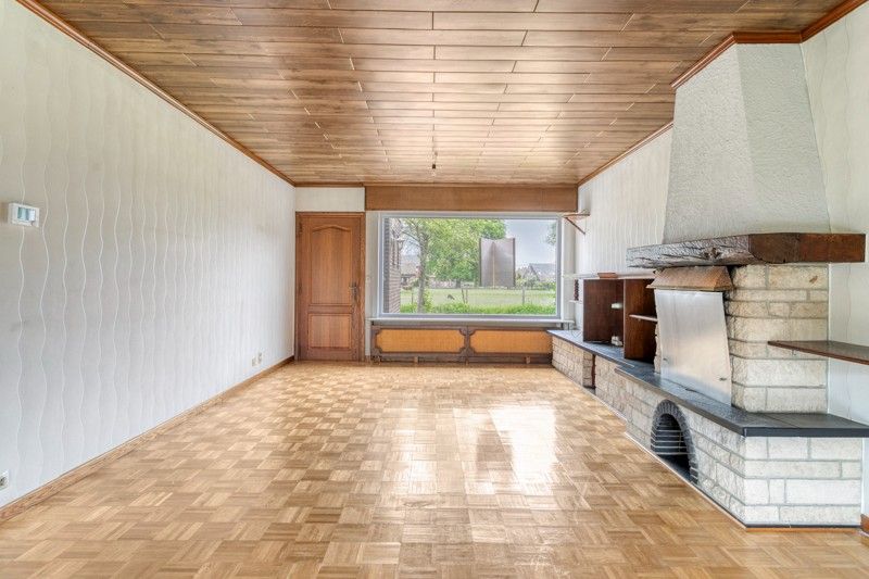 Op te frissen woning met potentieel gelegen in een rustige buurt TE KOOP in Desselgem. foto 4