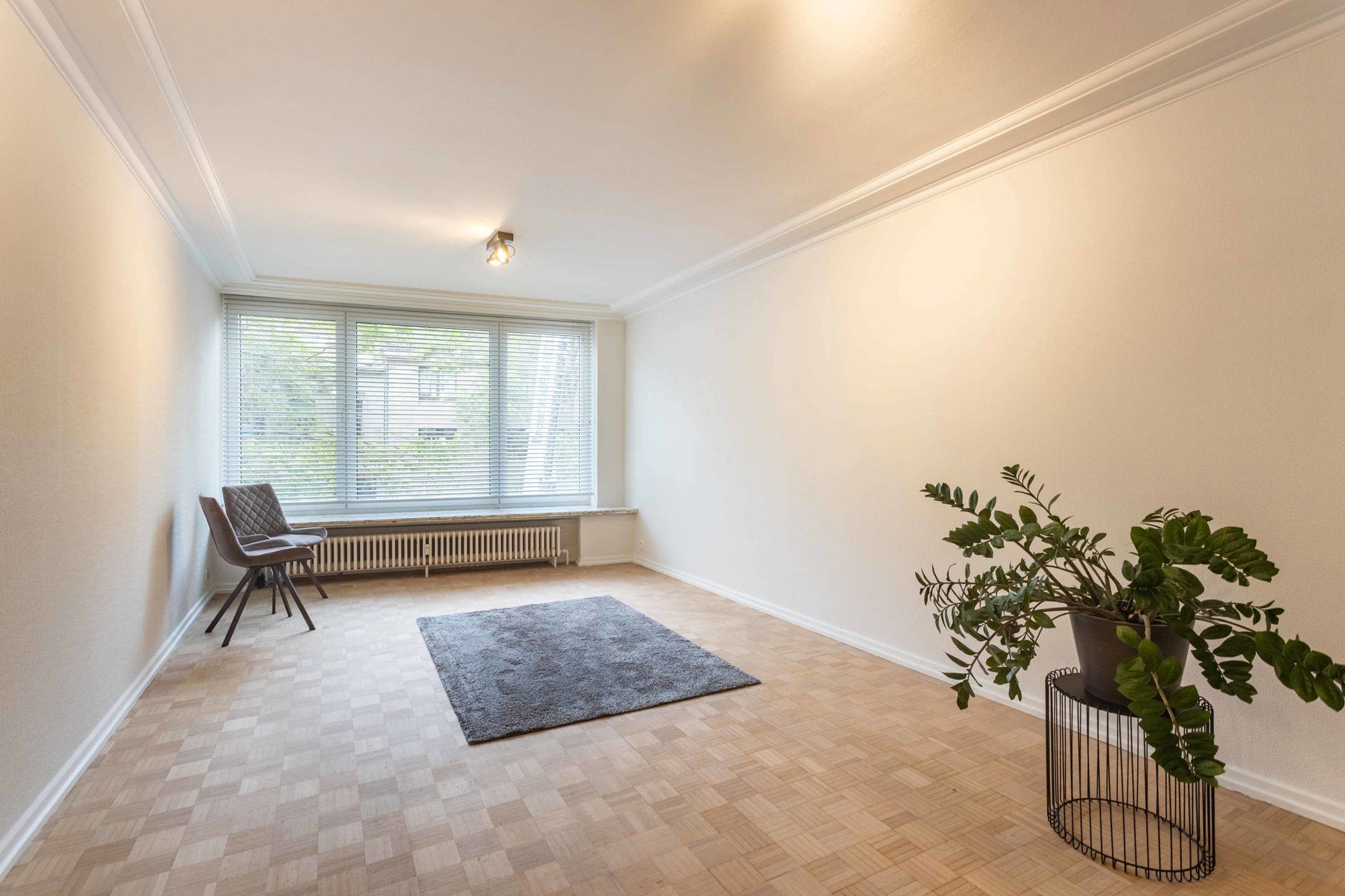 Lichtrijk en volledig gerenoveerd appartement foto {{pictureIndex}}